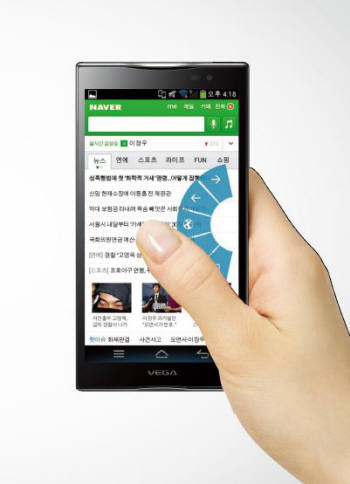 팬택 베가 넘버6 풀HD는 5.9인치 대화면을 한 손에 쓸 수 있는 새로운 사용자환경(UX)을 제공한다. 인터넷 검색을 하다 오른손 엄지 손가락으로 반원을 그리면 바로 전후 이용했던 사이트로 이동하는 버튼이 나온다.