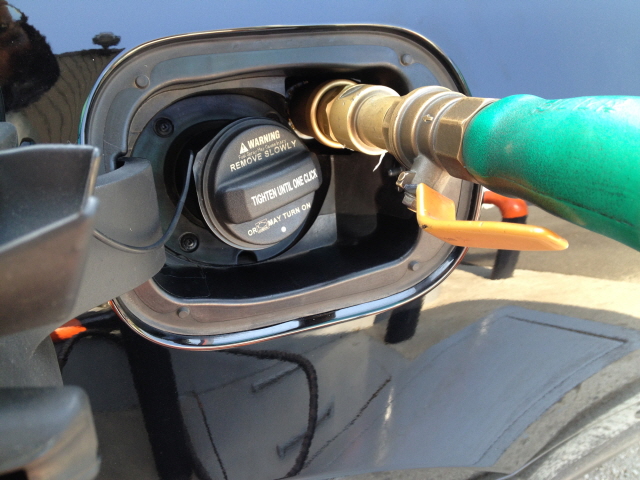 가솔린과 LPG로 주입구가 나눠져 있다.