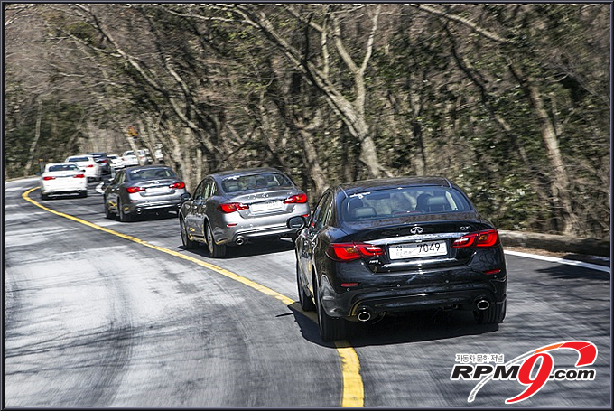 인피니티 뉴 Q70 단체 주행(사진 제공=인피니티)