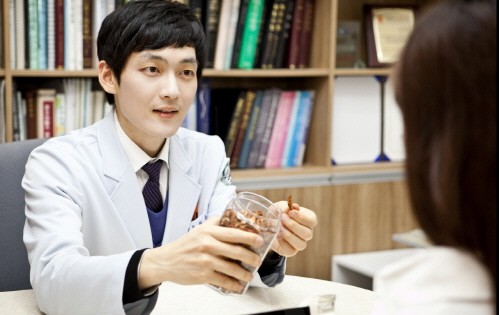 여드름&흉터 치료, 원장이 먼저 임상 대상이 되는 피브로 한의원 잠실점
