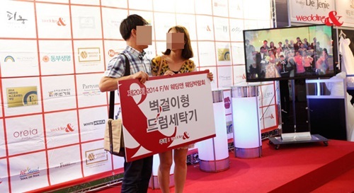 웨딩박람회 가는 이유 "결혼준비도 하고 혼수품도 챙기고"