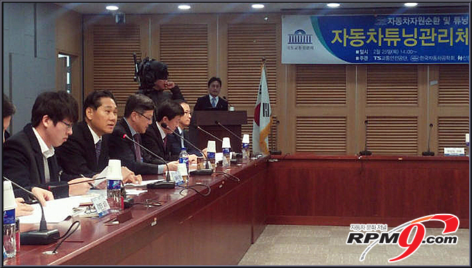 국토부 김용석 국장(왼쪽 두번째)이 공청회 시작에 앞서 인사말을 하고 있다.