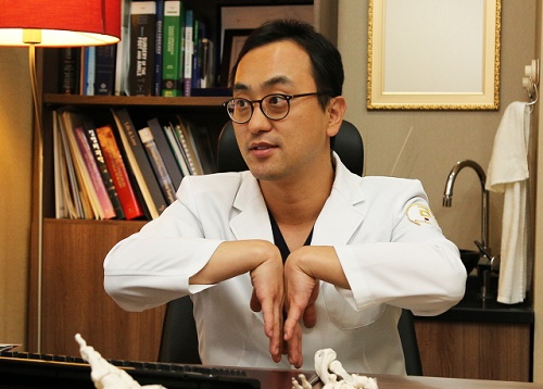 팔렌테스트 검사를 통해 어느 정도 인지 확인할 수 있다.