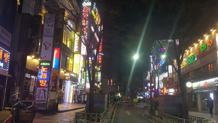 천호 4거리 이면도로의 일요일 저녁풍경