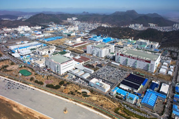 Panoramic view of LG Displays factories in Gumi (Picture = LG Display)
 