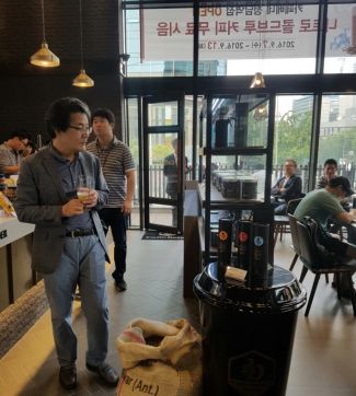 카페베네 최승우 대표가 최근 일고 있는 업체에 대한 걱정 어린 시선에 대해 “그동안의 잘못된 점을 바로잡고 다시 나아가기 위해 반드시 거쳐야 하는 과정이다”며 오히려 괜찮다는 입장을 보였다. 사진=카페베네 제공