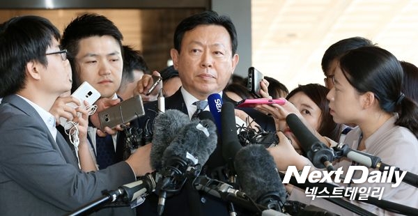 신동빈 영장 기각…한숨 돌린 롯데