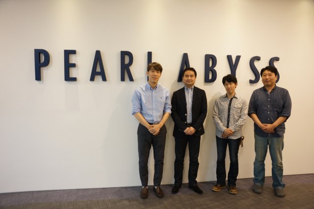 펄어비스와 실리콘 스튜디오의 업무 협약식. 왼쪽부터 정경인 대표, 타케히코 테라다 대표, 카와세 마사키 수석 엔지니어, 김대일 프로듀서