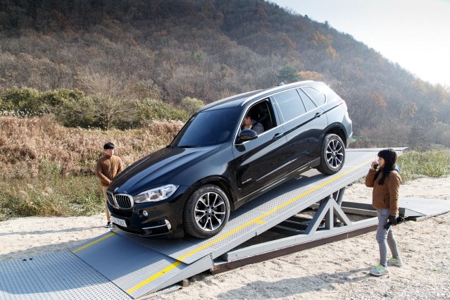 [시승기] BMW SUV 라인업의 ‘비선 실세’는?