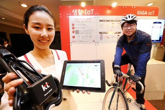 KT와 LG유플러스는 초기 LTE-M을 활용한 IoT 서비스를 선보였다. (사진=KT)