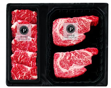 PL(Private Label) 선물세트가 품질 혁신을 거듭하면서 이마트에서 최고급 선물세트로 자리 잡은 것으로 나타났다. `피코크 WET에이징 스테이크 세트`. 사진=이마트 제공
