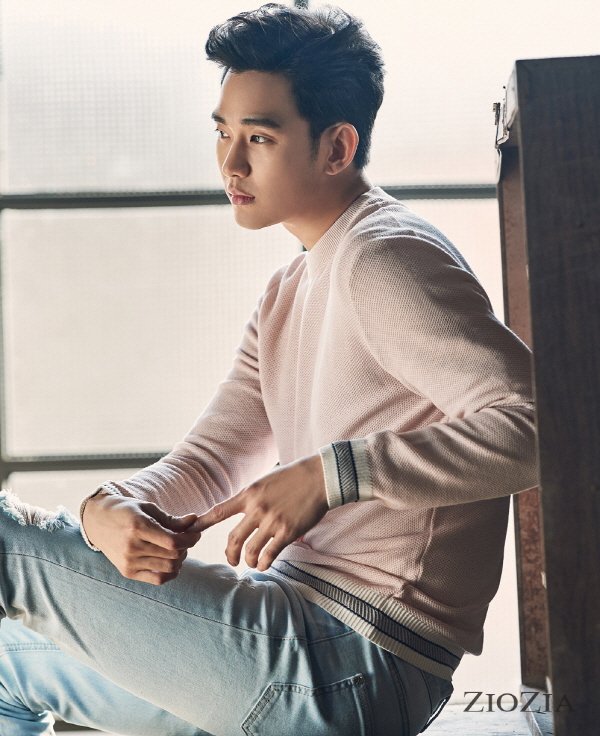 '한류배우' 김수현, 패션화보 통해 '막강 비주얼' 뽐내