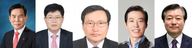 (왼쪽부터) 롯데그룹 화학BU장 허수영 사장, 롯데그룹 식품BU장 이재혁 사장, 롯데정밀화학 대표이사 내정 이홍열 부사장, 롯데홈쇼핑 대표이사 전무 이완신 전무, 롯데칠성음료 음료BG 대표이사 내정 이영구 전무. 사진=롯데그룹 제공