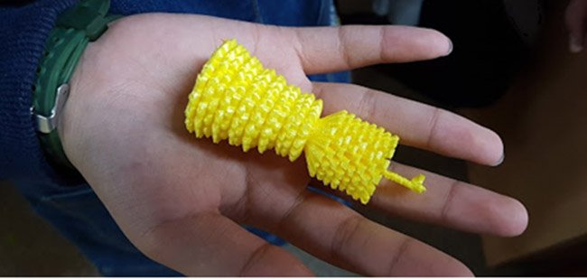 학생들 사이에 유행하는 PPAP 라는 영상에 나온 파인애플 펜을 3D프린팅 한 학생