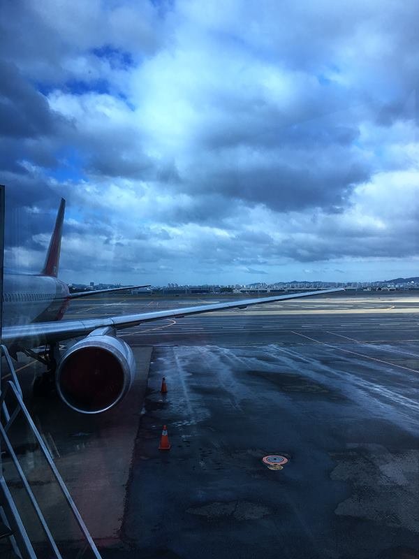 유리에 비친 비행기 풍경 등, 인천공항, 2016년 7월
