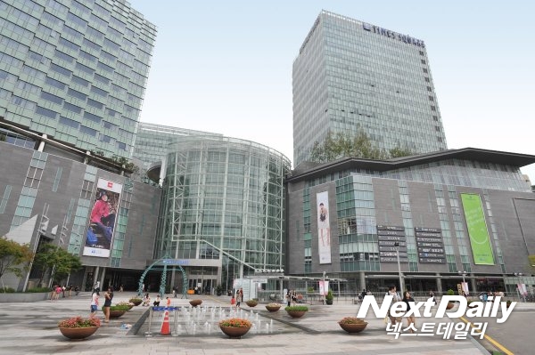 서울 영등포에 위치한 복합쇼핑몰 경방 타임스퀘어는 오는 30일까지 봄기운이 묻어나는 대규모 쇼핑 페스티벌 ‘2017 스프링 마켓’을 펼친다. 사진=넥스트데일리 DB