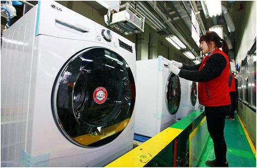 LG电子昌原工厂周末也在生产烘干机（图片来源：韩国《电子新闻》）