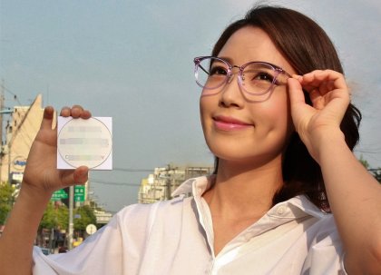 낮 기온이 20도를 넘기면서 야외 나들이에 나서는 이들이 많아졌다. 하지만 따뜻한 봄 기운에 숨어 있는 자외선은 여름철 못지않게 강해 눈 건강에는 치명적일 수 있다. 사진=케미렌즈 제공