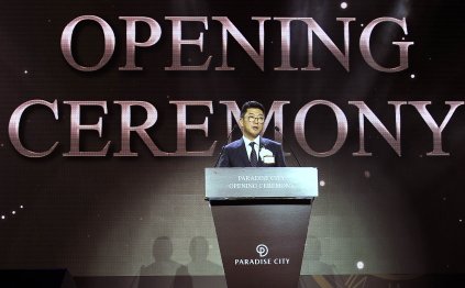 복합리조트 `파라다이스시티(PARADISE CITY)`가 4월 20일 공식 개장했다. 이날 열린 파라다이스시티 오프닝 세레모니에서 전필립 파라다이스그룹 회장이 환영사를 하고 있다. 사진=파라다이스그룹 제공