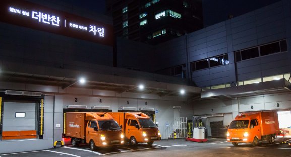 김재철 동원그룹 회장이 확실한 미래 먹거리 확보에 본격적으로 나섰다. 그 대상은 가정간편식(HMR) 시장이다. 새벽 배송 모습. 사진=동원그룹 제공
