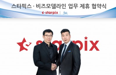 비즈모델라인 김재형 대표(왼쪽)와 스타픽스 이진일 대표가 업무협약을 맺고 기념 촬영하고 있다. 사진=스타픽스 제공