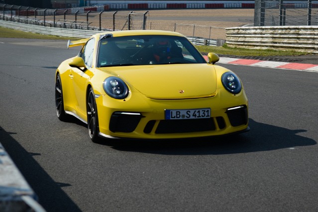 포르쉐 911 GT3, 7분12초로 뉘르부르크링 서킷 랩 타임 신기록 경신