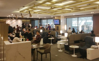 인천공항 ‘1시간의 행복’ 프로모션이 정식으로 시작된 지난 15일 인천공항 허브라운지에서 새벽시간 환승객들이 라운지 무료 이용권을 통해 휴식을 즐기고 있다. 사진=인천국제공항공사 제공