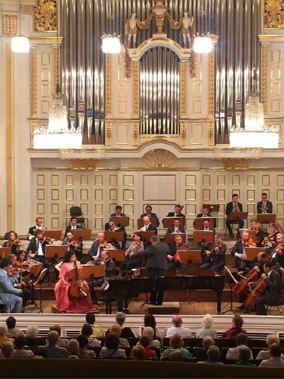 ‘Kairo Symphony Orchestra 유럽 순회공연 Saint-Sains Cello Concerto’ 공연사진(첼리스트 송희송 협연). 사진=서울솔리스트첼로앙상블 제공