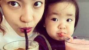 {htmlspecialchars(이윤지 붕어빵 딸 라니와 쌍둥이 셀카 ‘언니라 해도 믿을 듯’)}