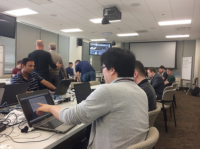지난 5월 미국 피츠버그에서 개최된 OMA TestFest 서버 부문 상호운용성 테스트 현장. MDS테크놀로지의 NeoIDM은 이 테스트에 참가한 기업 중 최우수 평가를 받았다.