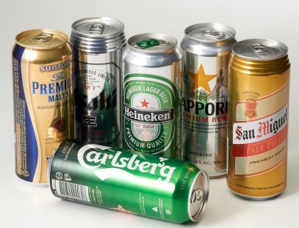 대형마트에서 수입 맥주 가운데 일본과 중국 맥주의 약진 덕에 아시아 맥주의 판매가 증가하고 있느 것으로 나타났다. 롯데마트가 올해 세계 맥주 판매 현황을 집계한 결과, 유럽 맥주의 매출은 줄어든 반면 아시아 맥주의 매출은 증가했다고 밝혔다. 사진=롯데마트 제공