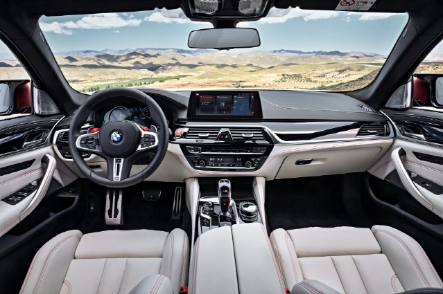 BMW, 독일 게임스컴에서 뉴 M5 공개…한국에는 2018년 출시
