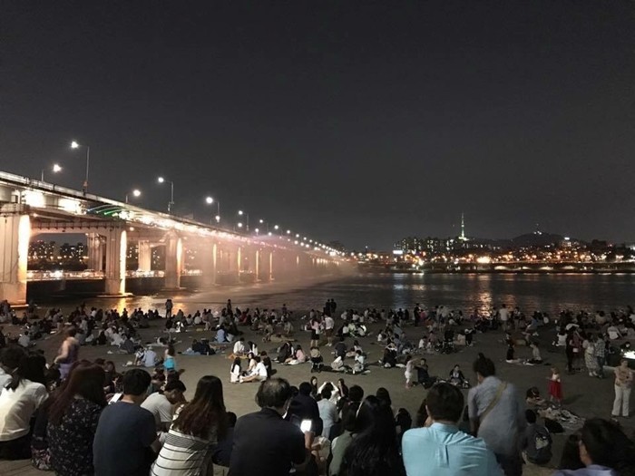 한밤중의 반포한강공원의 야경 (사진:문상애)