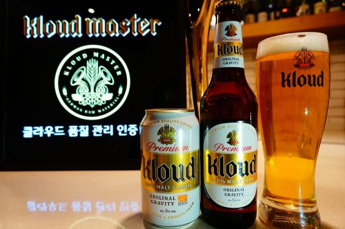 롯데주류는 정통 독일식 맥주 ‘클라우드’를 더욱 풍부하고 맛있게 즐길 수 있는 매장을 눈으로 직접 확인할 수 있도록 ‘클라우드 마스터(Kloud Master)’ 인증 마크를 부착하고 있다. 사진=롯데주류 제공