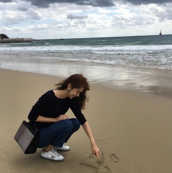 “바다다”(Busan, Haeundae Beach). 사진=서은수 인스타그램