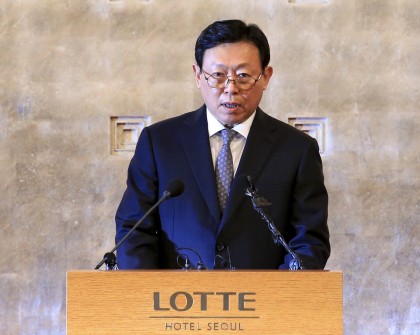 지난 2016년 10월 25일 기자간담회를 열고 지주사 설립 등을 통해 그룹의 조직 투명성을 강화하는 내용등을 발표하고 있는 신동빈 롯데그룹 회장. 사진=넥스트데일리 DB