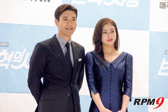 [ET-ENT 인터뷰] tvN 변혁의 사랑, '젊은 세대의 삶과 사랑 녹인 꿀잼로코'('변혁의 사랑' 제작보고회')