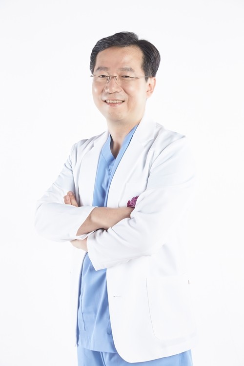 같은 듯 다른 피부 질환 모낭염과 여드름, 치료도 달라져야