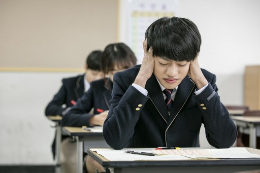 2018학년도 대학수학능력시험이 이제 하루 앞으로 다가왔다. 얼마 남지 않은 시간 집중력을 발휘하고 스트레스를 해소하는 것이 중요한데, 이때 껌을 씹는 것이 도움이 된다는 연구 결과를 고광욱 파주 유디치과 대표원장이 소개해 눈길을 끌고 있다. 사진=유디치과 제공