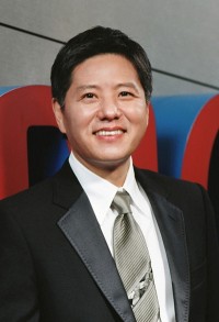 오리온이 최대 시장인 중국에서 사드(THAAD·고고도 미사일 방어체계) 보복을 극복하면서 영업이익 흑자전환에 성공했다. 게다가 국내는 물론 베트남과 러시아 시장에서 선전하면서 4분기 턴어라운드의 발판을 마련했다. 담철곤 오리온그룹 회장. 사진=넥스트데일리 DB