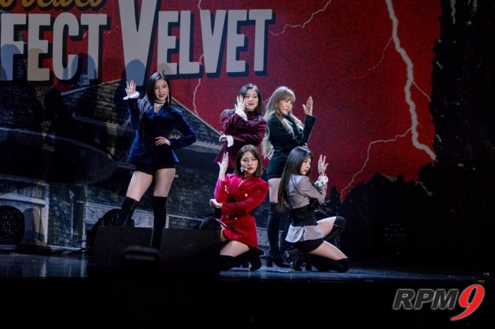 16일 서울 강남구 SMTOWN 코엑스아티움에서는 걸그룹 레드벨벳(Red Velvet)의 정규2집 '퍼펙트 벨벳(Perfect Velvet)' 발매기념 쇼케이스가 열렸다. (사진=박동선 기자)
