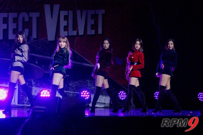 16일 서울 강남구 SMTOWN 코엑스아티움에서는 걸그룹 레드벨벳(Red Velvet)의 정규2집 '퍼펙트 벨벳(Perfect Velvet)' 발매기념 쇼케이스가 열렸다. (사진=박동선 기자)