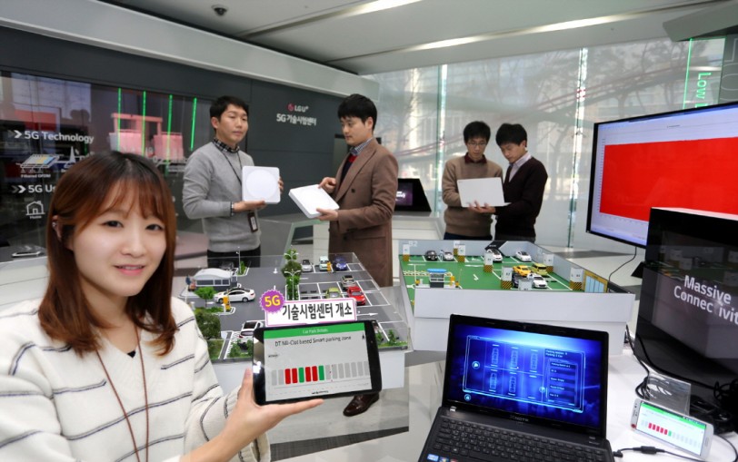 LG유플러스는 5G 시대를 선도하기 위해 국내·외 장비업체와 함께 연구 개발을 공동 진행하고 상용망 테스트 시연까지 가능한 '5G 기술시험센터'를 상암사옥에 구축해 운영 중이다.
