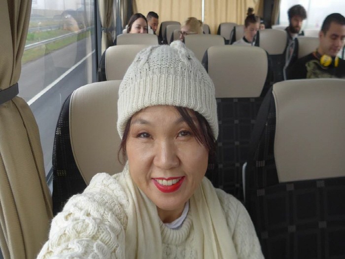 버스 안에서 셀카로