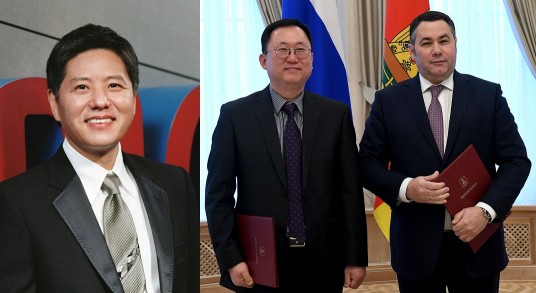 안계형 오리온 러시아 법인 대표(사진 중앙)와 루데냐 이고르 미하일로비치 러시아 뜨베리 주지사가가 지난 6일(현지 시간) 러시아 뜨베리 주지사 사무실에서 열린 신공장 건설에 대한 투자 협정 체결식 직후 기념촬영을 하고 있다. 담철곤 오리온그룹 회장(사진 왼쪽), 사진=넥스트데일리 DB, 오리온 제공