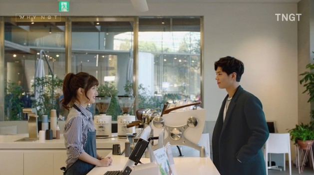 와이낫미디어가 제작한 ‘전지적 짝사랑 시점’과 TNGT가 함께한 브랜디드 콘텐츠 광고가 드라마 스토링 안에서 단순히 코트를 광고하는 제품을 보여주는 형태에서 것을 넘어 제품을 자연스럽게 녹여냈다는 평을 받고 있다. ‘전지적 짝사랑 시점’ 스틸이미지. 사진=와이낫미디어 제공