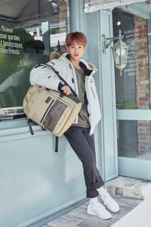유통업계 등은 매년 1월 말부터 2월 말까지 북새통을 연출한다. 밸런타인 등 데이 특수가 본격적으로 시작되고 설 명절로 선물 수요가 급증하기 때문이다. 게다가 새학년, 신학기를 준비하는 학부모들도 준비물 챙기기에 바빠진다. 사진=아이더 제공