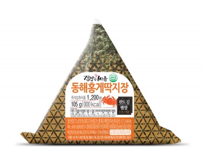 CU(씨유)는 짭쪼름한 감칠맛으로 ‘밥도둑’으로 불리는 게 딱지장을 반찬으로 구성한 ‘동해홍게딱지장 도시락과 삼각김밥’을 16일 출시한다고 밝혔다. 사진=CU 제공