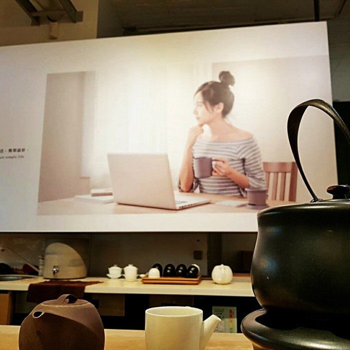 좋아하는 Tea Store을 찾아 다니면서 새로운 차를 즐기는 시간은 향기가 있다