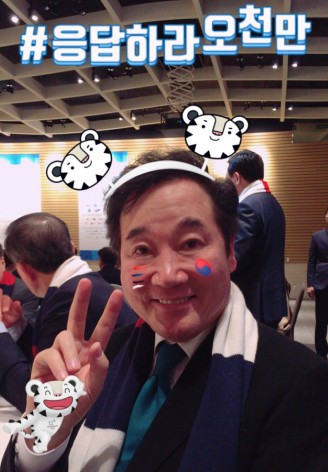월드와이드 올림픽 파트너인 ‘한국 P&G’는 최근 평창 동계올림픽 조직위와 함께 진행하고 있는 대국민 응원캠페인 ‘응답하라 오천만’에 전송된 응원 메시지가 40만 건을 돌파했다고 밝혔다. 이낙연 국무총리. 사진=한국 P&G 제공